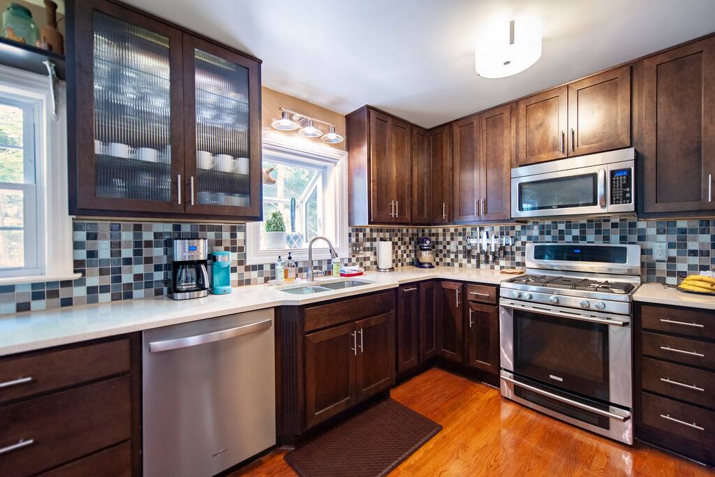 Large Gourmet Kitchen. This kitchen has everything you need