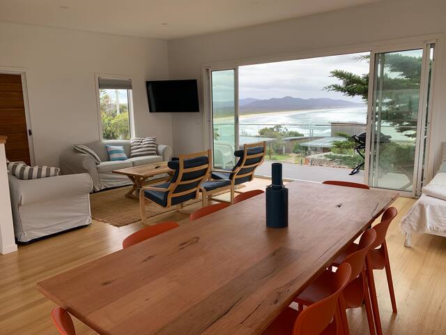 THE SHACK – panoramic beach and ocean views gallery image 3