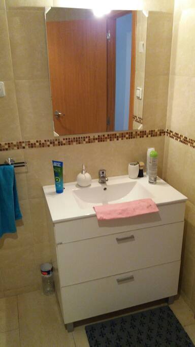 salle de bain avec benoire