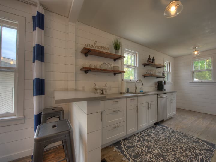 Walk to beach and breweries! Cute and cozy Houses for Rent in