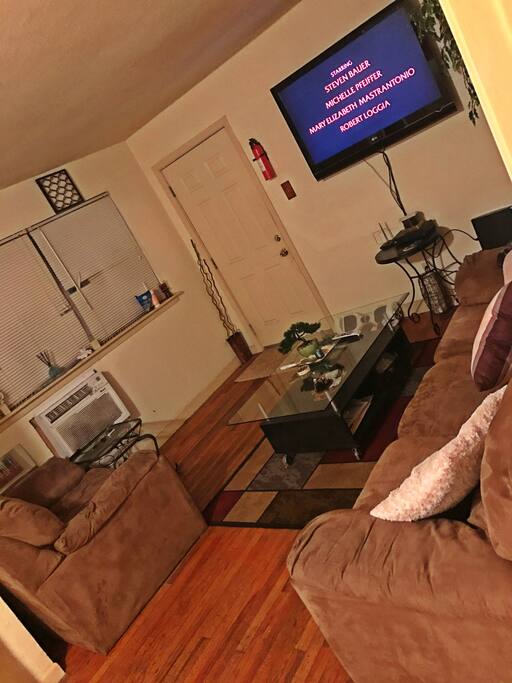 52 inch wall mounted flat screen new James la Z time sofa & love seat !