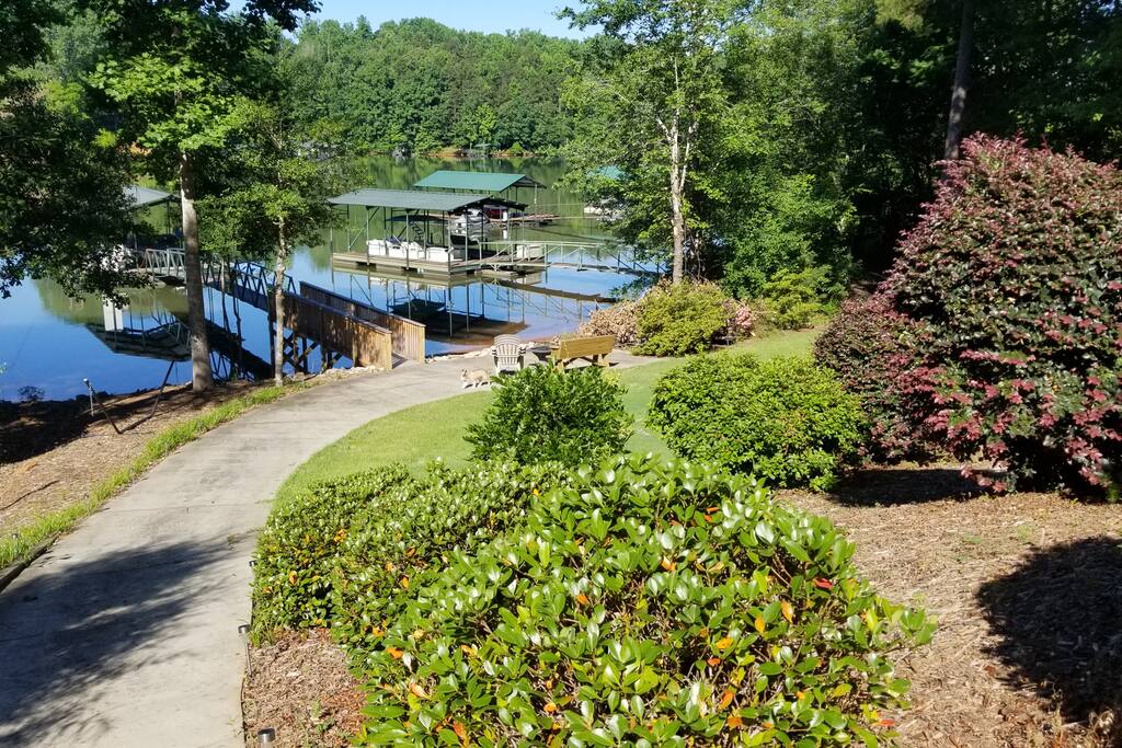 Easy access to lake