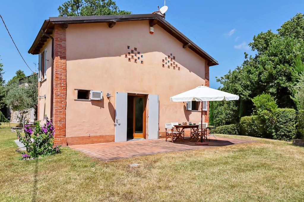 The Villa with the private garden & the dining table