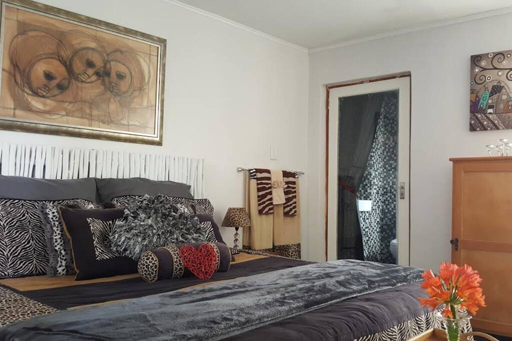 Huge king size bed en suite to the most expensive room in the house!