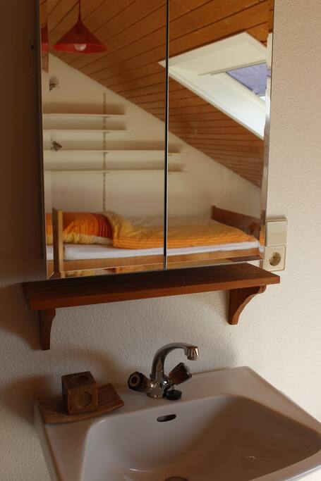 waschbecken im zimmer