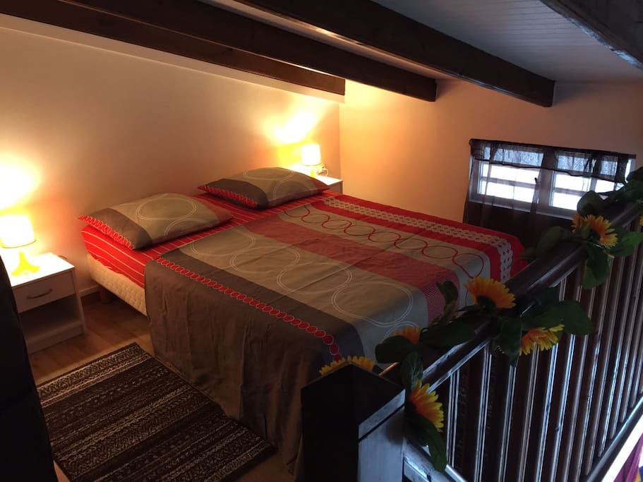 Coin chambre dans la mezzanine