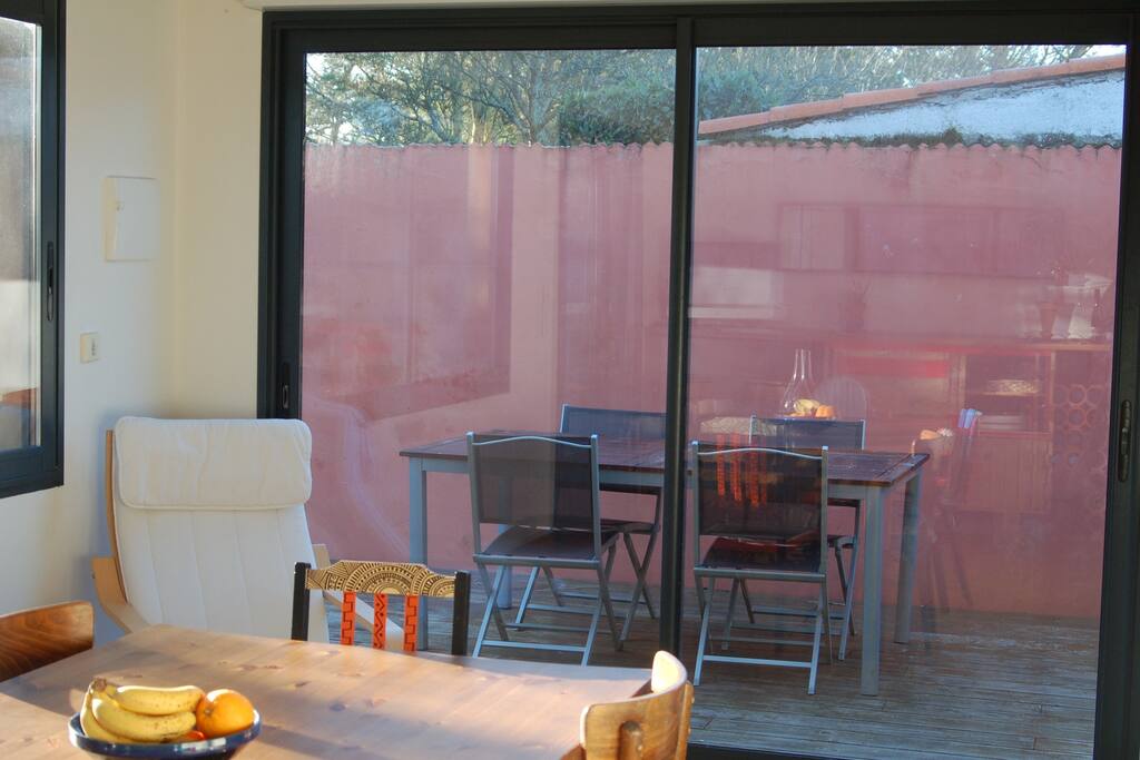 Salle à manger donnant sur terrasse
