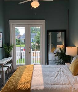 3 Blocks to Beach! ViBe District Beach Retreat!