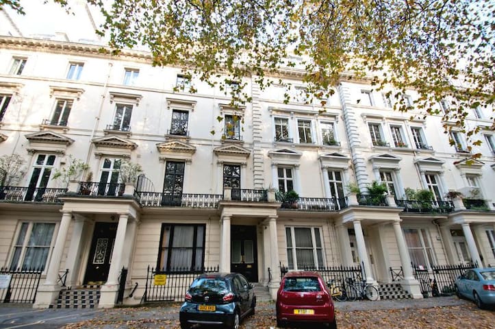 3 Bed 4 Bath flat Bayswater London