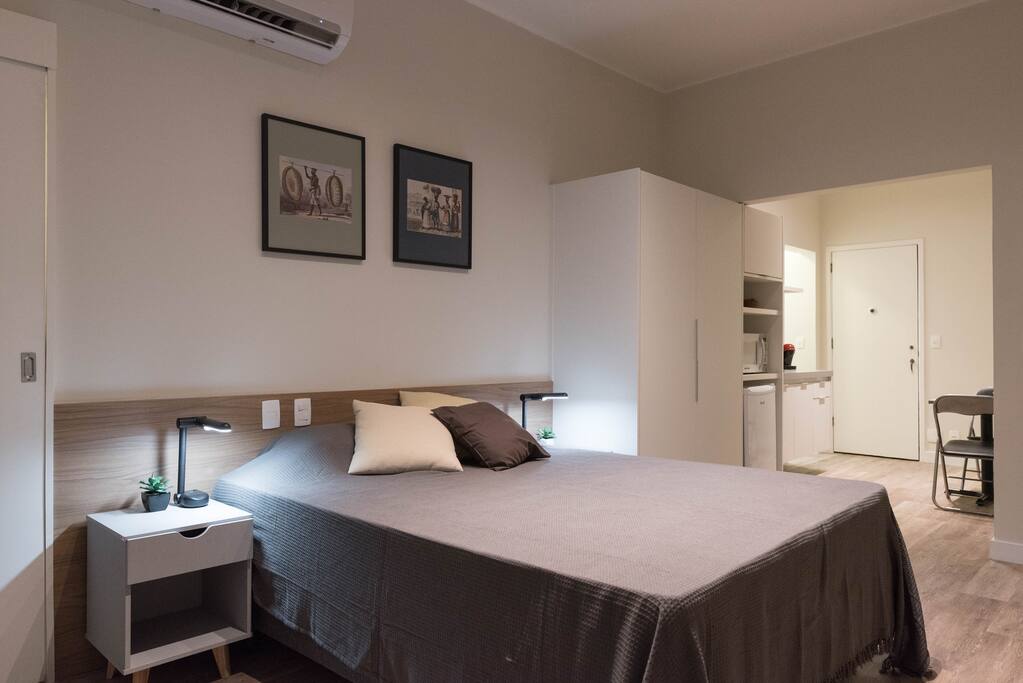 Cama queen size para seu descanso perfeito.