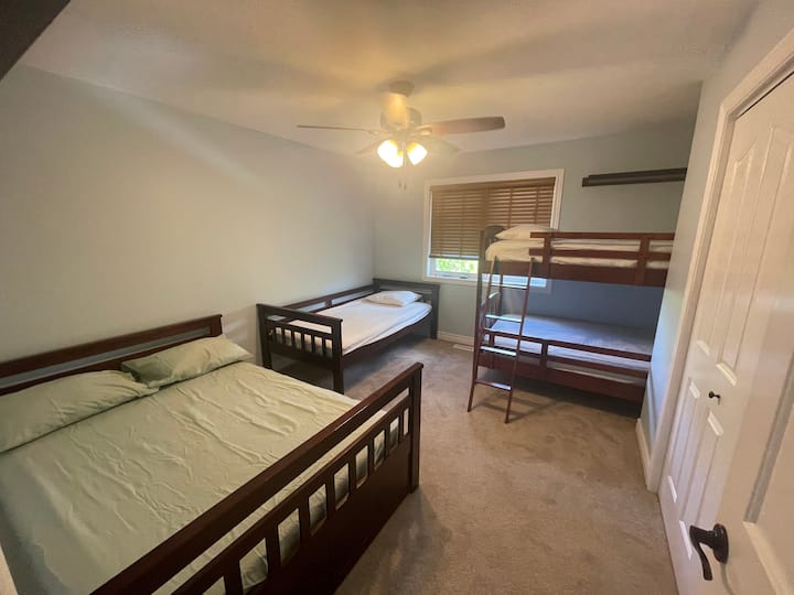 ห้องนอนชั้นบนที่ 3