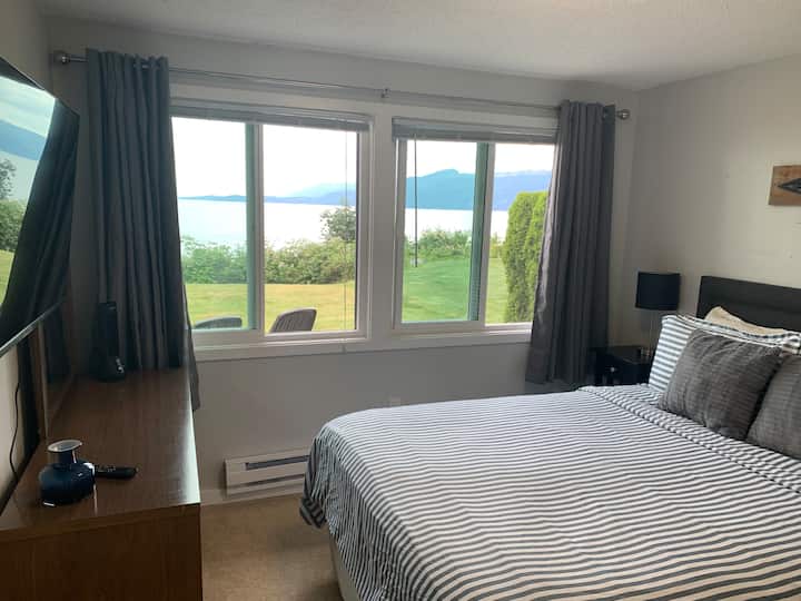 Main bedroom with queen size bed, ocean view and Sony Bravia TV. Please bring your login info to connect to streaming services.