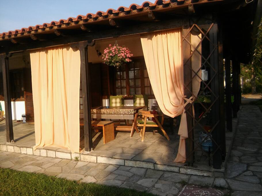 όμορφες και μεγάλες βεράντες