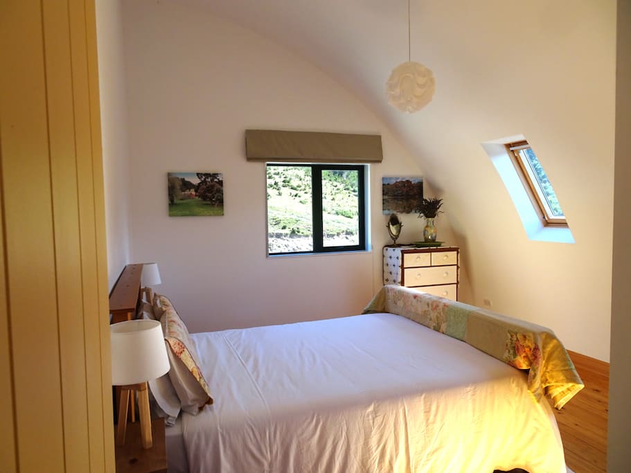 MountainValley View
Private Guest Queen bedroom