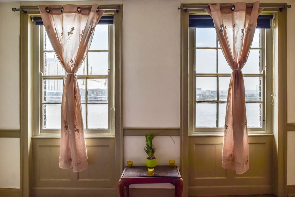 Big windows overlooking the Thames with view of O2