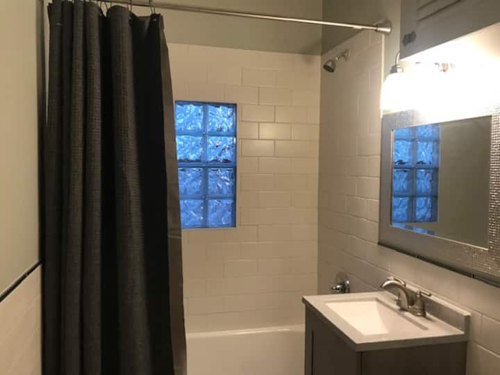 The New Cute And Cozy! No Hidden Cleaning Fees! - Lake Inman, KS