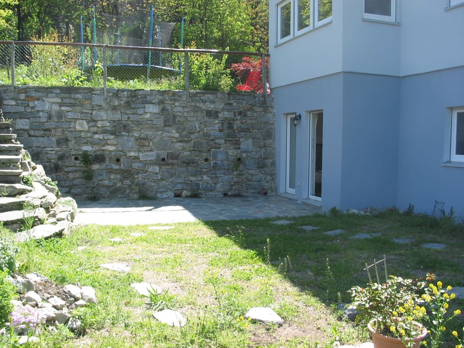 Sitzplatz, hier ohne Gartenmöbel