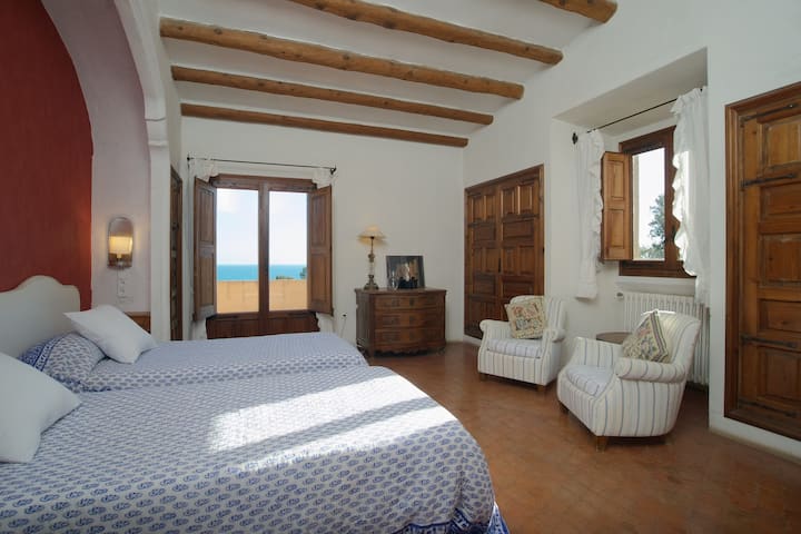 SCHLAFZIMMER SUITE 1