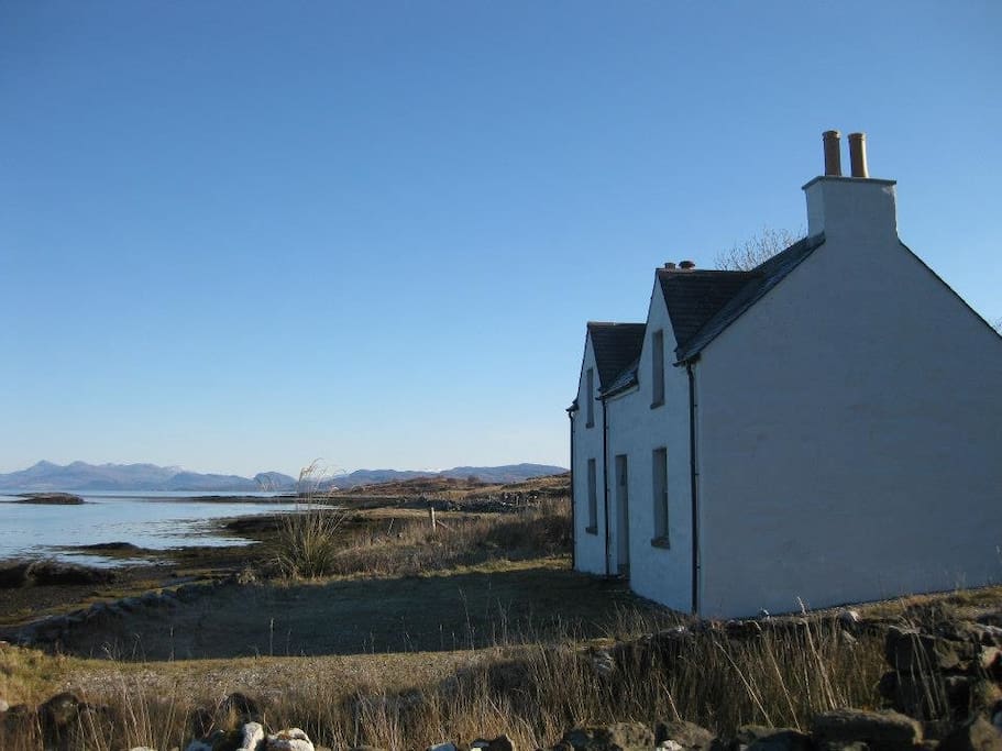 Stunning location right on the shore