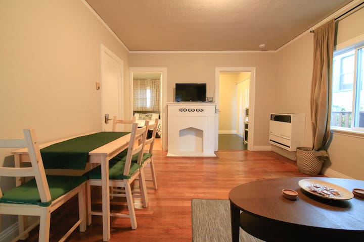 Airbnb Albany Holiday Rentals Places To Stay California