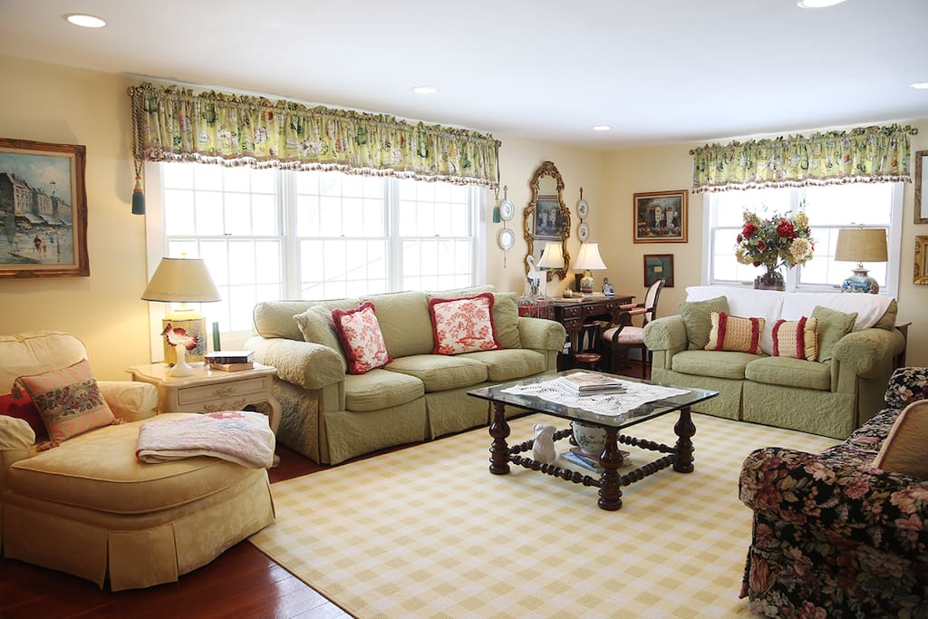 Living Room with plenty of seating