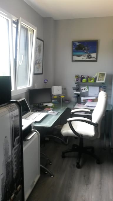 espace bureau exposé sud - vue sur les Pyrénées