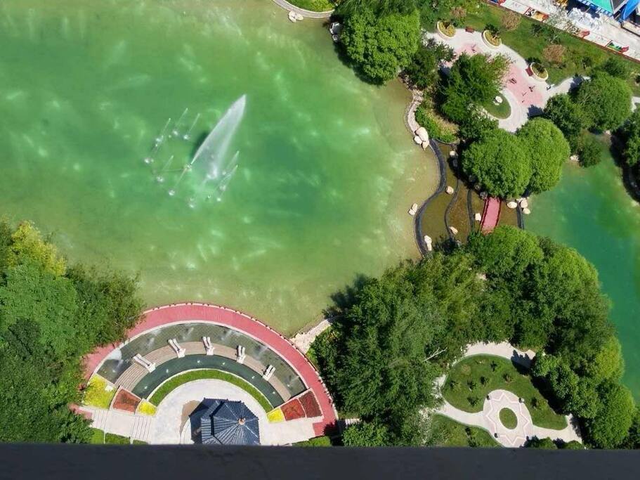 俯瞰小区湖景