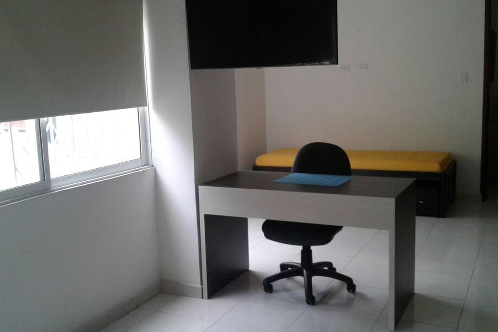 Amplia zona doble donde se puede trabajar ver tv