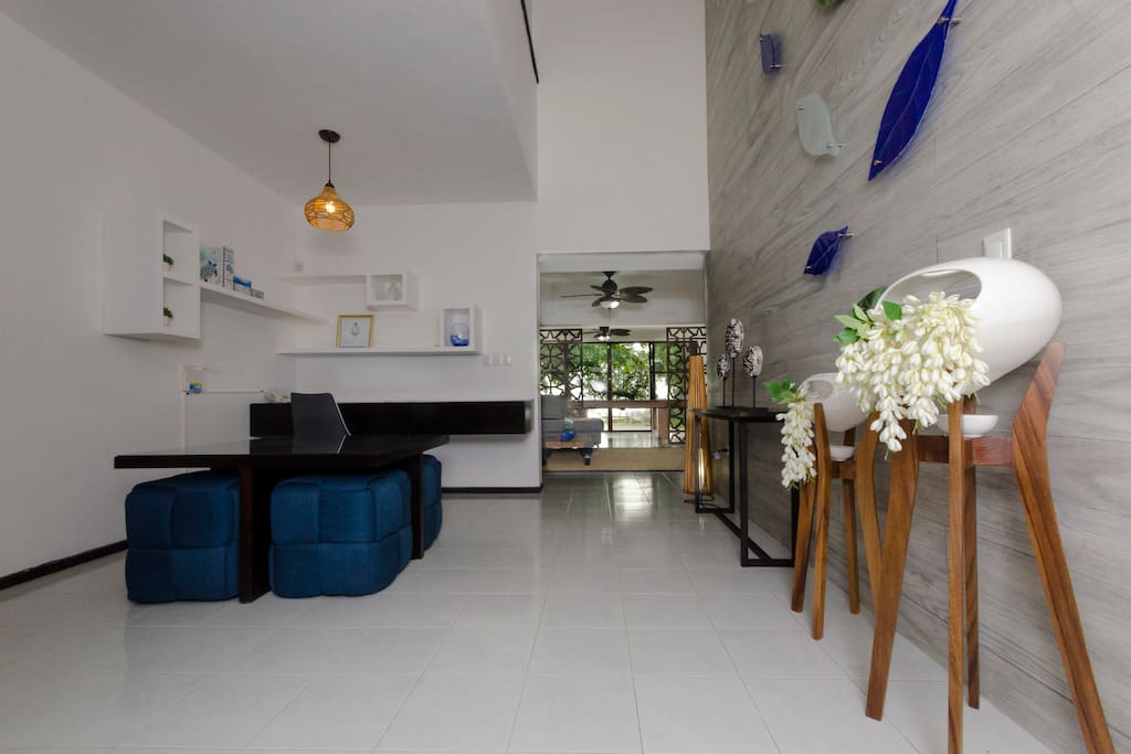 Main entrance with reception area and work desk with wireless internet