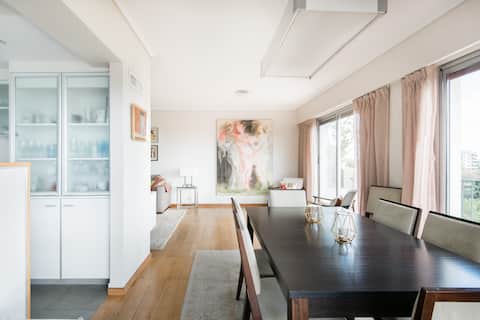 Unique River View Apartment.
Delightful Quiet Olivos