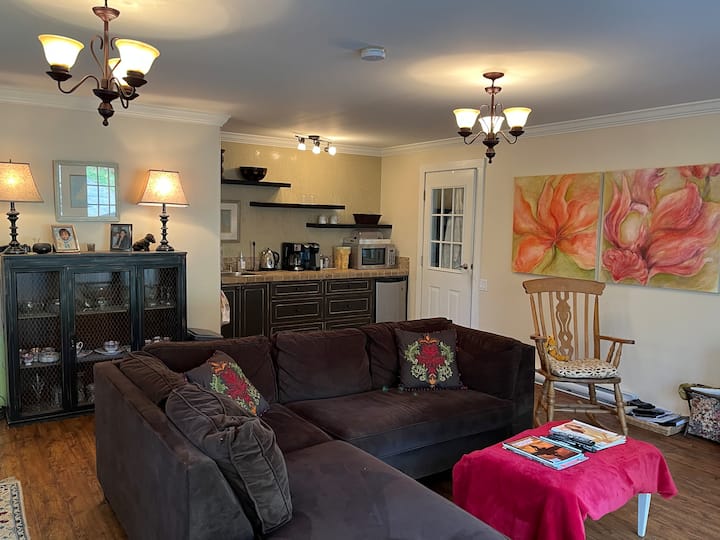 Fig Tree Room Bayview Cottage Vesuvius Beach - Salt Spring Island