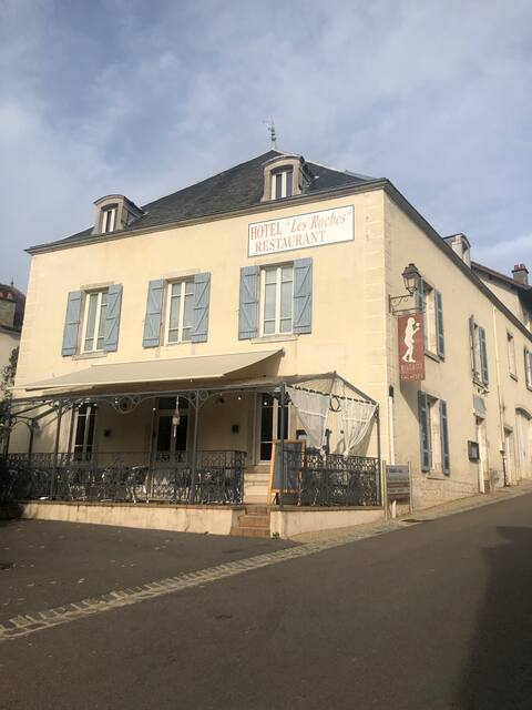 Les Roches cottage, house with character for 16 people