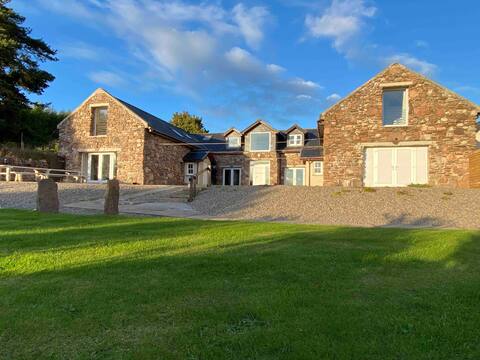9 Bedroom House by the Loch with cinema room