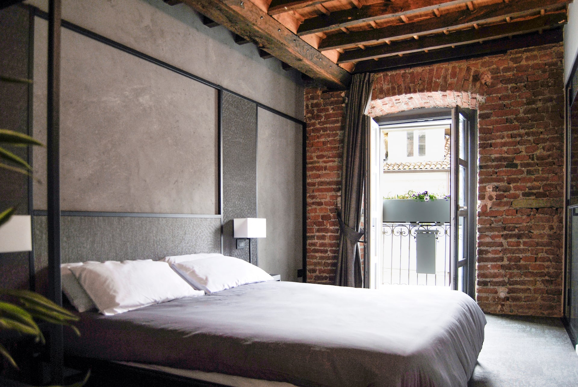 Luxurious apartment in the center, white loft