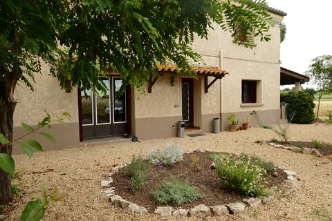 Group cottage 15 people 13 km from the sea