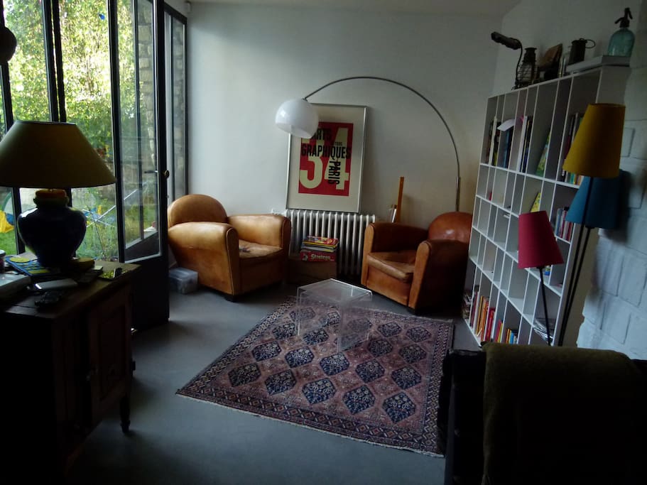Verrière avec coin salon / bibliothèque