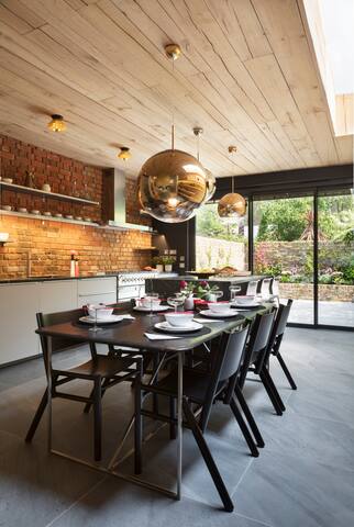 Contemporary Boutique Retreat gallery image 3