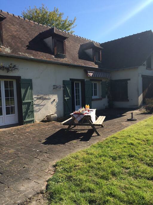 Petit déjeuner en terrasse