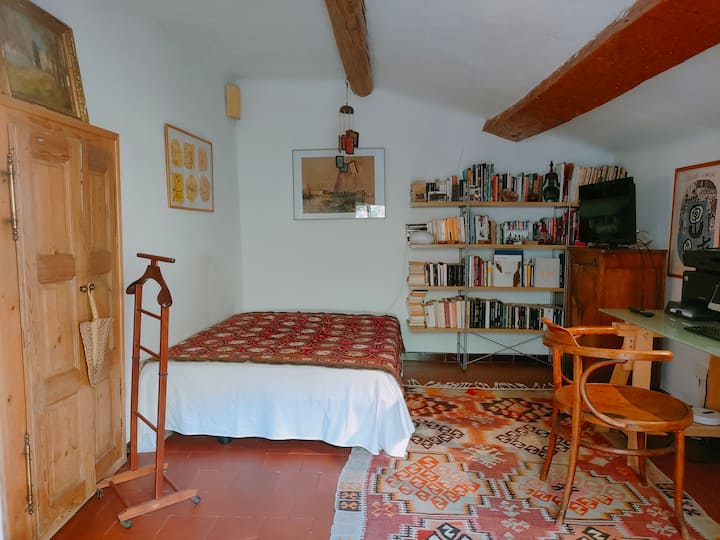 Dhomë gjumi 140 me dalje nga kopshti