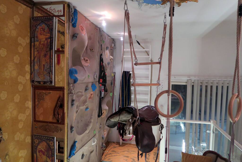 The mirror corner celebrating the Czech artist Alphonse Mucha and Art Nouveau was finished Feb 2017 to integrate the side of the climbing wall to the Dali -space.