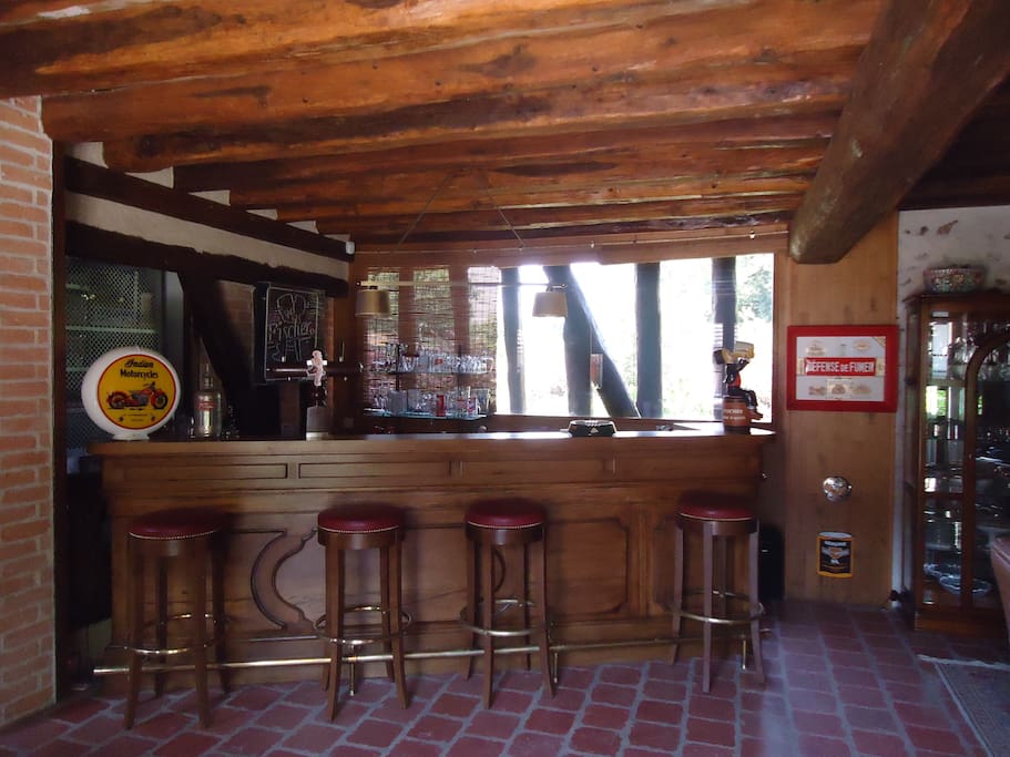 magnifique bar ou l'on peut jouer au barman