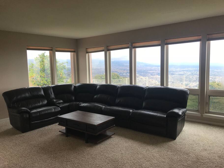 Bottom LivingRoom
(Shared)