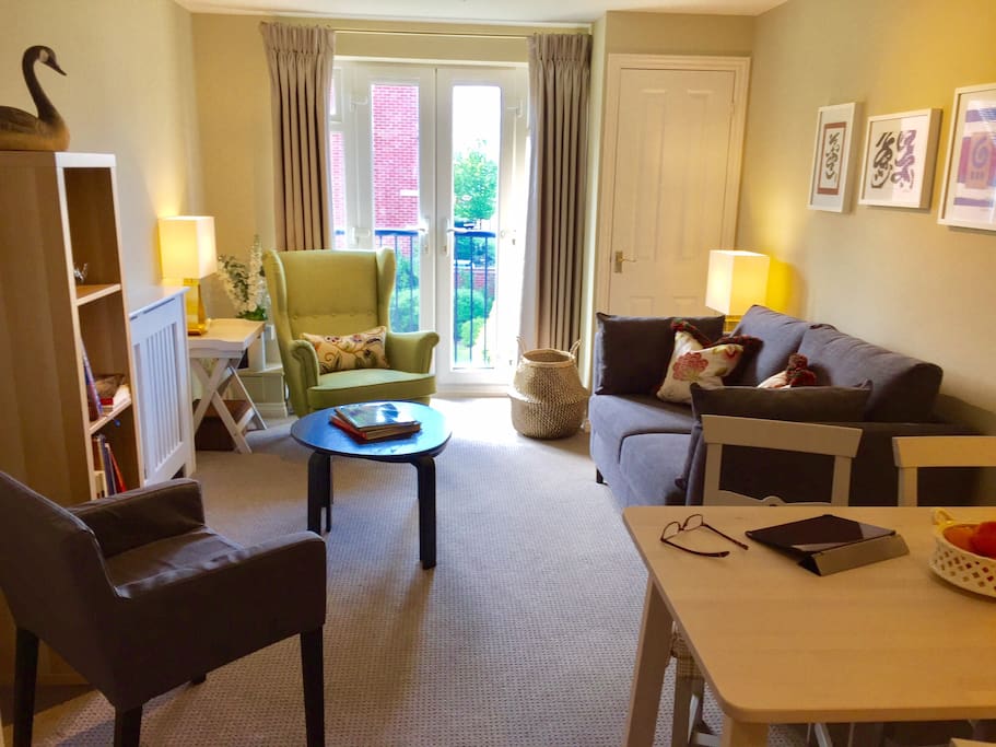 Sitting room and dining area to seat four..." Stylishly decorated and well equipped" Julian***** Oct 2017