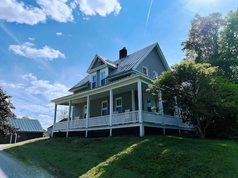 Large Farm House, Rangeley Lake access w/boat slip