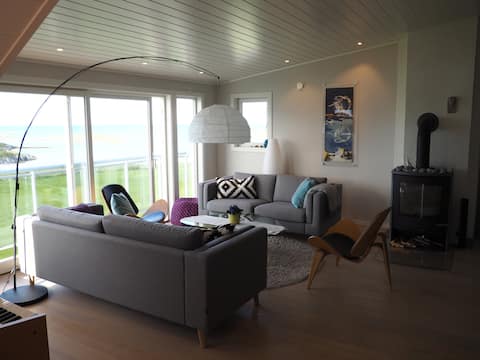 Top performing Airbnb: Blue Ocean Apartment in Andøy