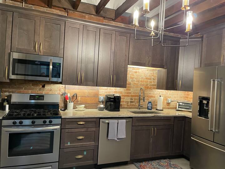 Dubuque Luxury 2 BDR House Parking Millwork Townhouses for Rent in