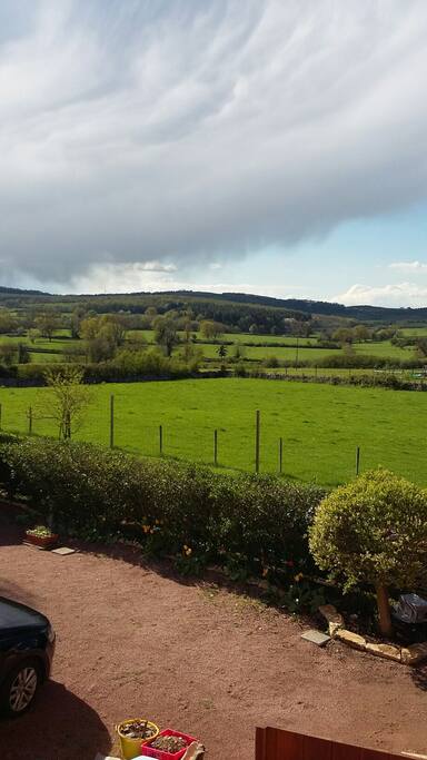 Vue des chambres. Prairies et bocage.