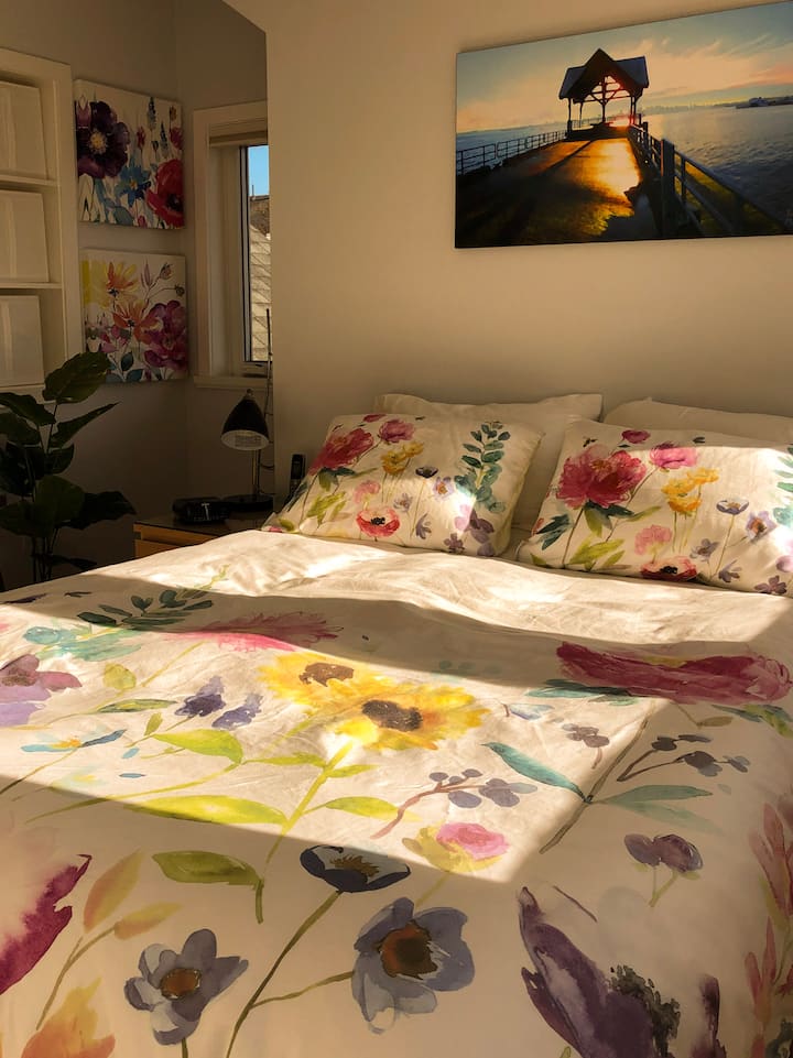 舒适的床和床上用品，让您做美梦