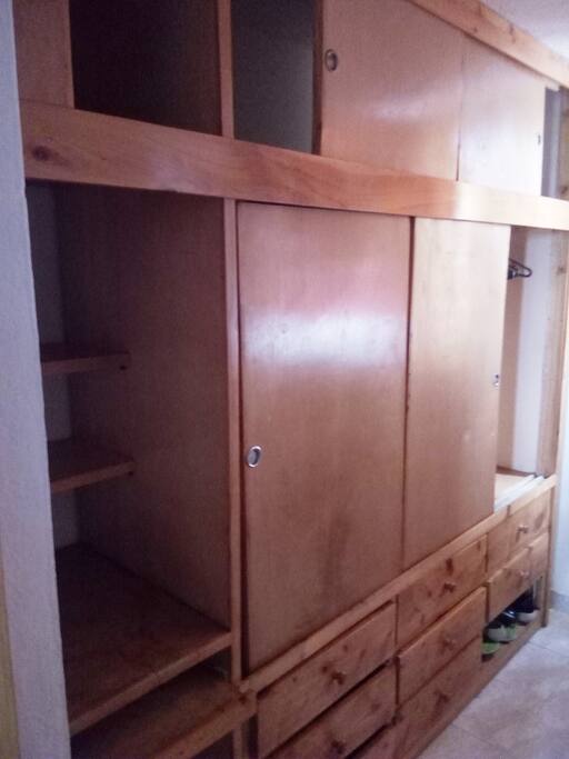 Closet dentro de la habitación.