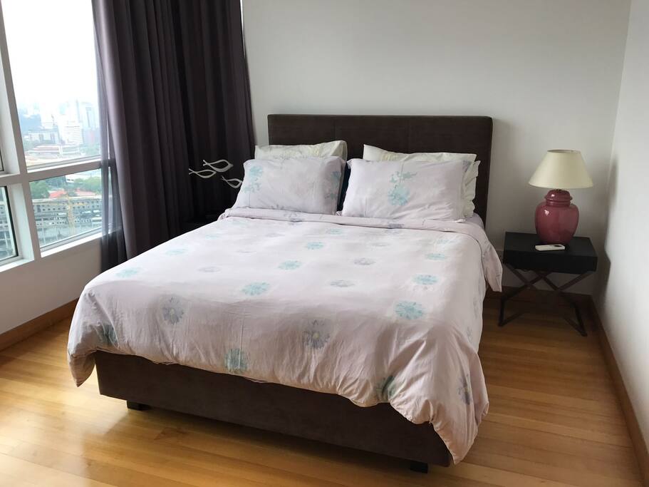 2nd bedroom (Queen size bed)